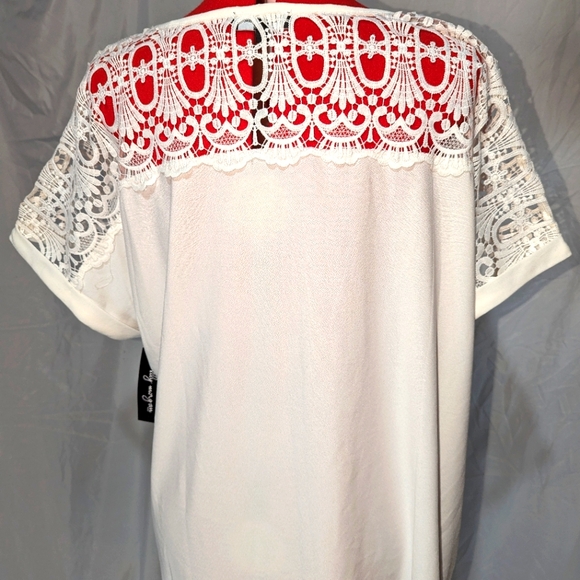 White lace shoulder top - Picture 3 of 4